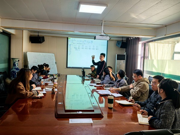 深化理論學(xué)習(xí)，淬煉實(shí)踐能力